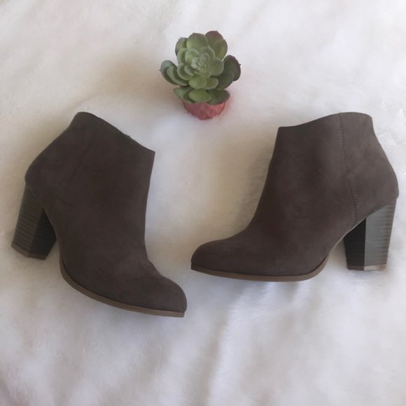 Old Navy Shoes - Old Navy Dark Taupe Ankle Booties EUC